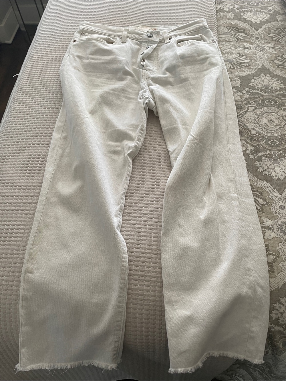 Levi’s wedgie straight raw hem